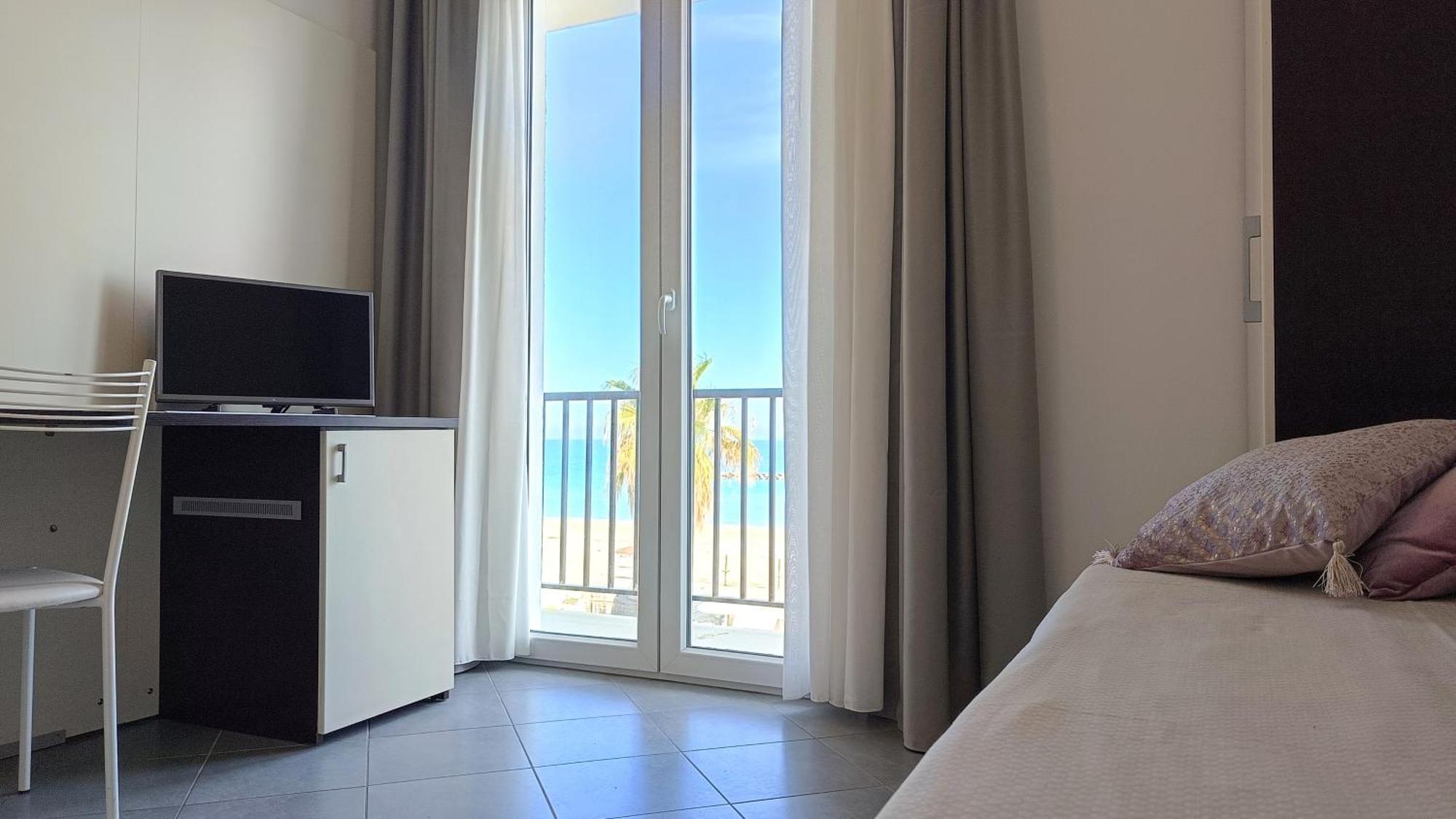 Lido Rooms & Apartments Лидо ди Фермо Екстериор снимка