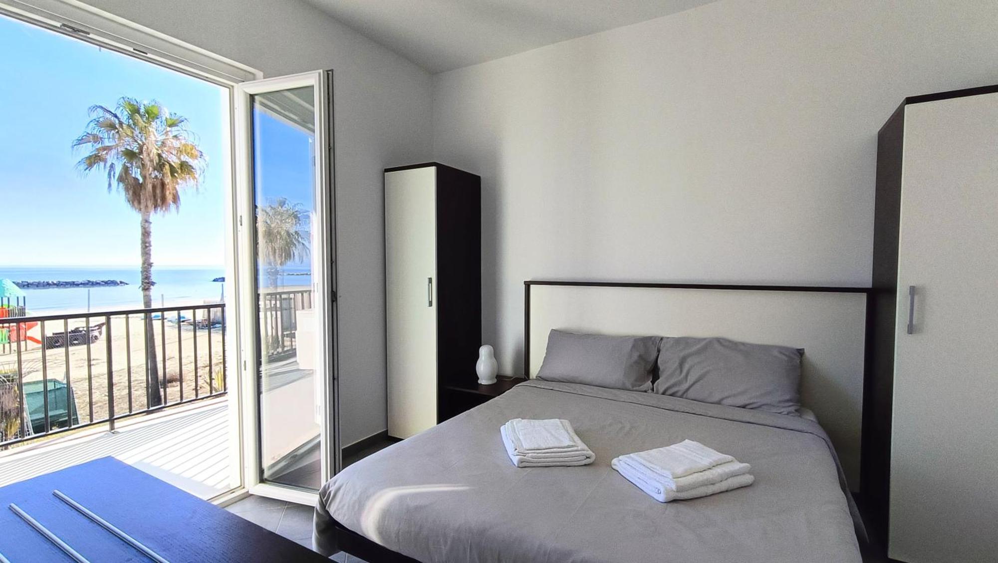 Lido Rooms & Apartments Лидо ди Фермо Екстериор снимка