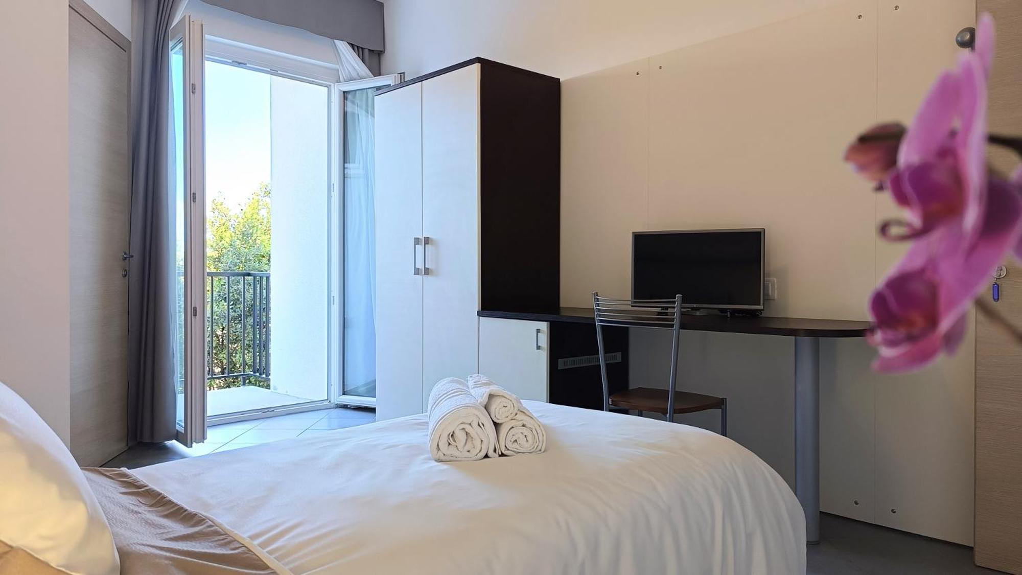 Lido Rooms & Apartments Лидо ди Фермо Екстериор снимка