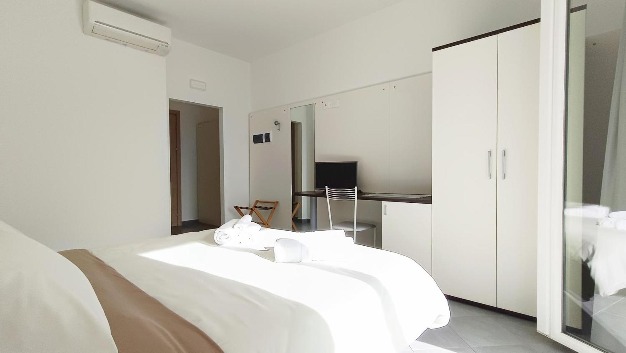 Lido Rooms & Apartments Лидо ди Фермо Екстериор снимка
